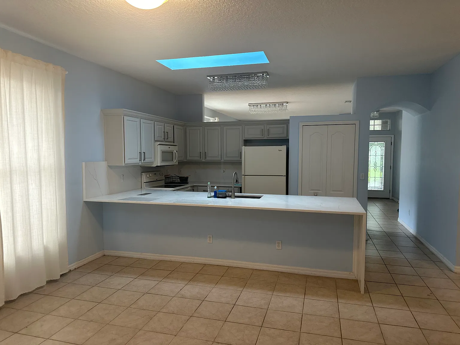3 bed, 2202 sqft, $2,845 — Photo 4