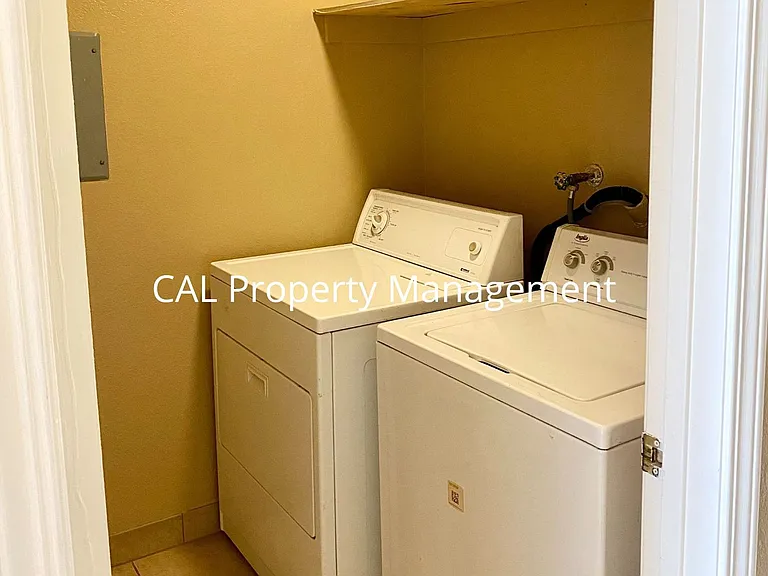 2440 N Main St #F — Photo 11