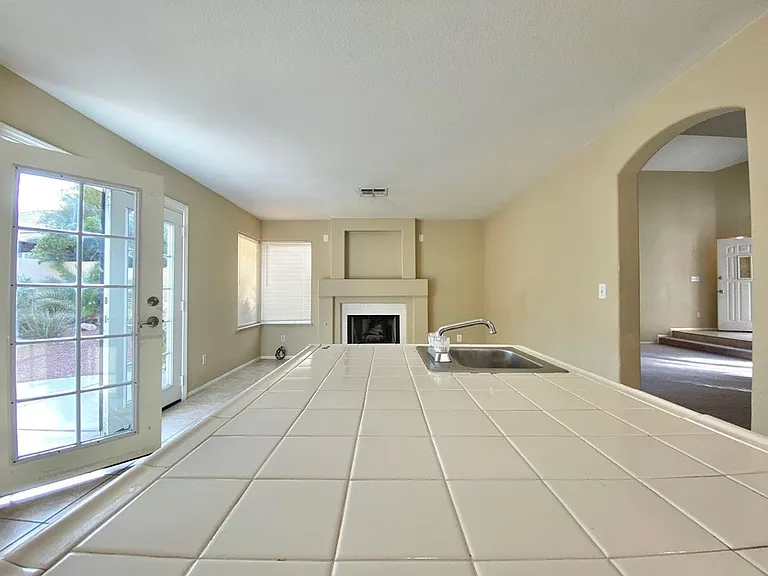 8009 Dover Shores Ave — Photo 11