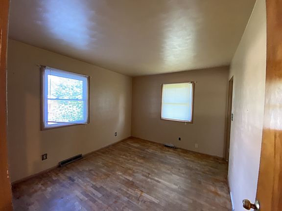 3rd image of 11021 Wildwood Dr