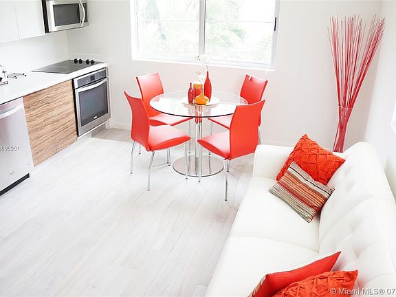 3rd image of 819 15th St #205