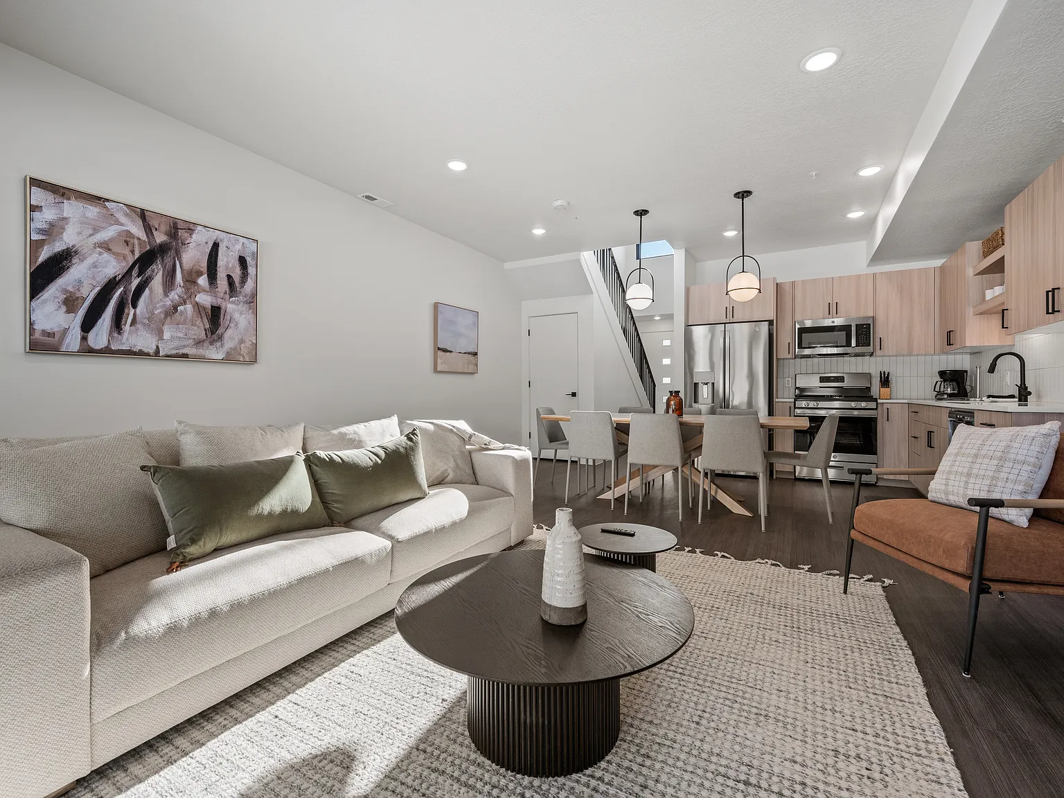 3 bed, $5,250 — Photo 3