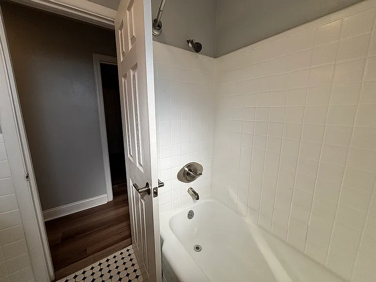 Royal Gardens Apartments — Photo 16
