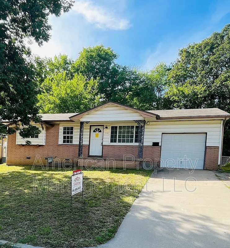 3 bed, 1.0 bath, 1236 sqft, $1,150 — Photo 1