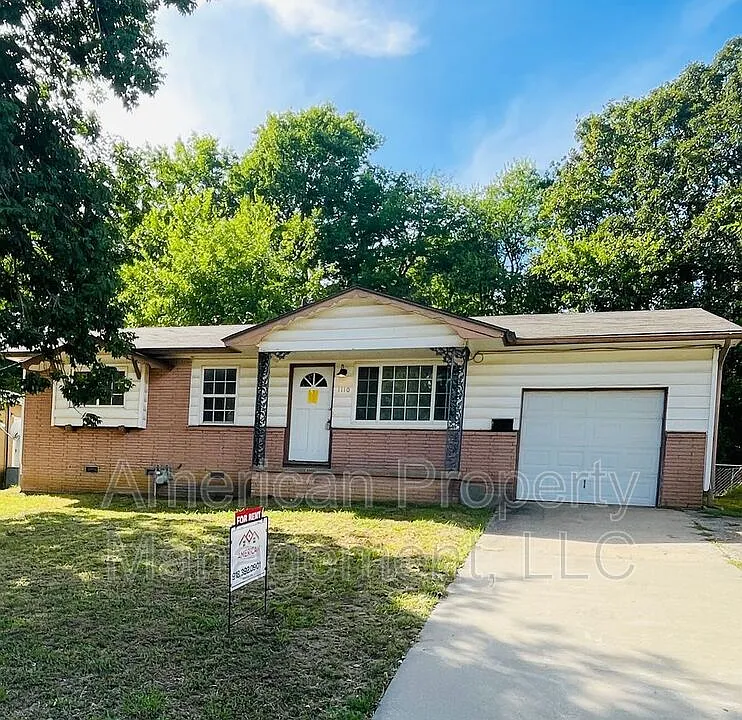 1110 N Hickory Ave
