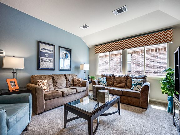 3rd image of 4013 Logan Dr