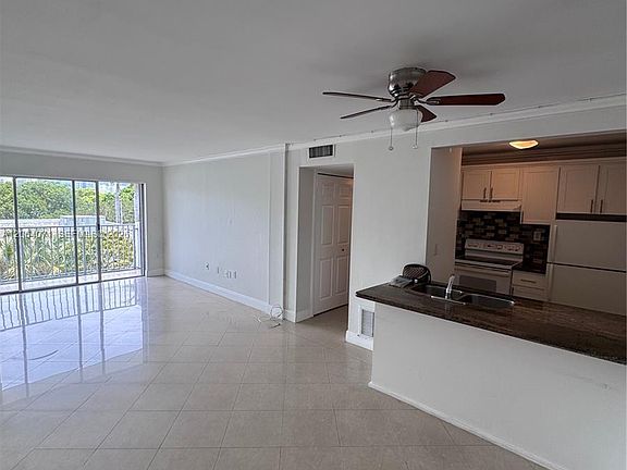 4th image of 2530 SW 3rd Ave APT 306