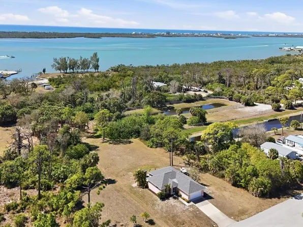 3000 Bourbon St, Englewood, FL 34224