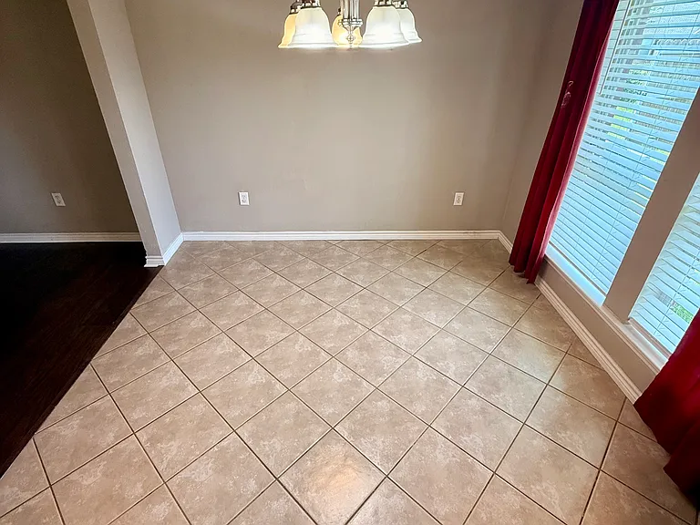 5370 Westchase Loop — Photo 4
