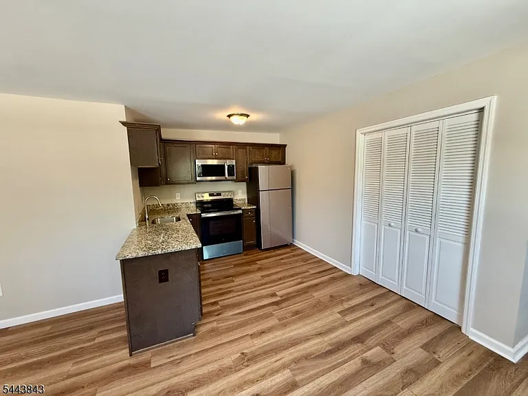 175 E Main St — Photo 6