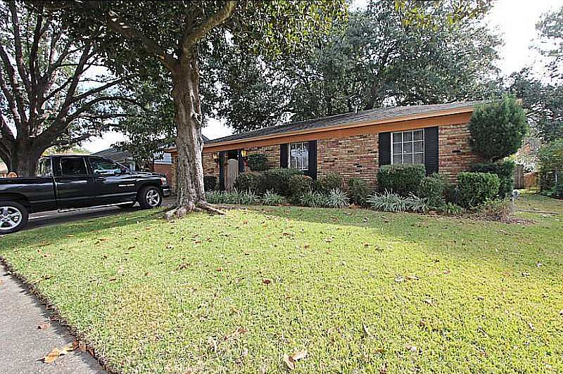 1st image of 1844 Green Oak Dr