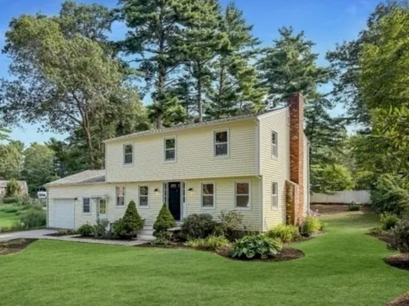 7 Surrey Dr, Plymouth, MA 02360