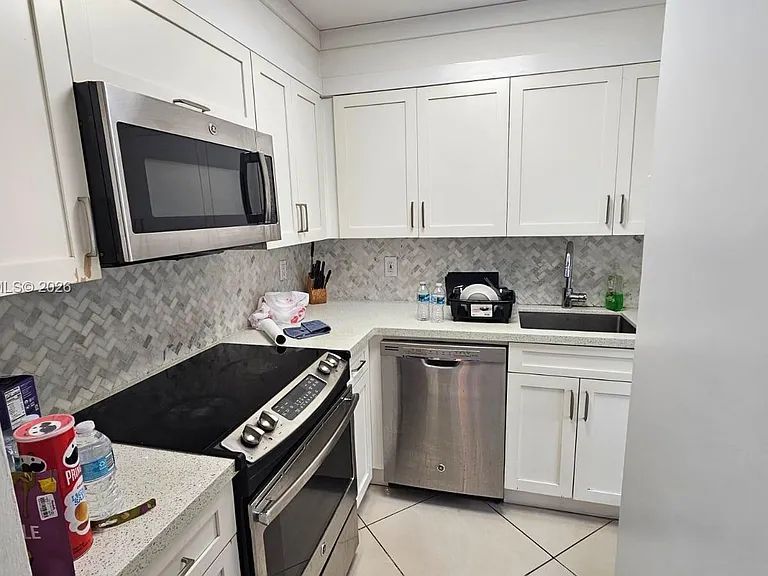 220 Kings Point Dr #105 — Photo 9
