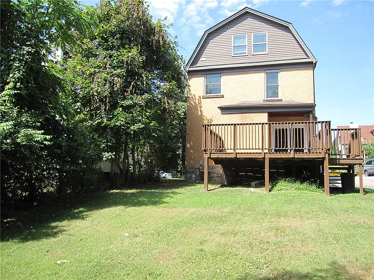 471 Oneida St — Photo 4