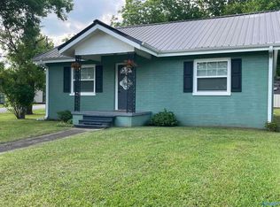 909 College St, Moulton, AL 35650