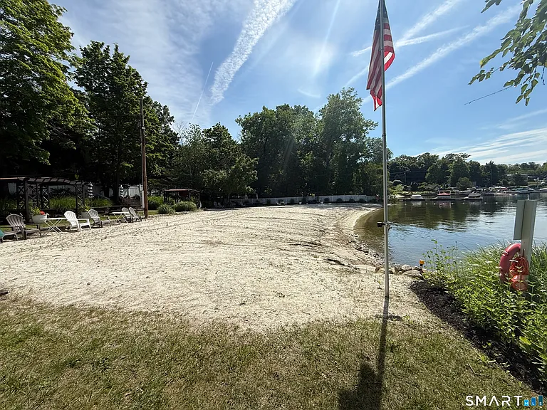 16 Candlewood Acres Rd — Photo 17