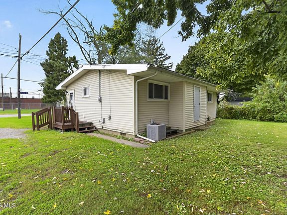 3rd image of 2239 Pickle Rd