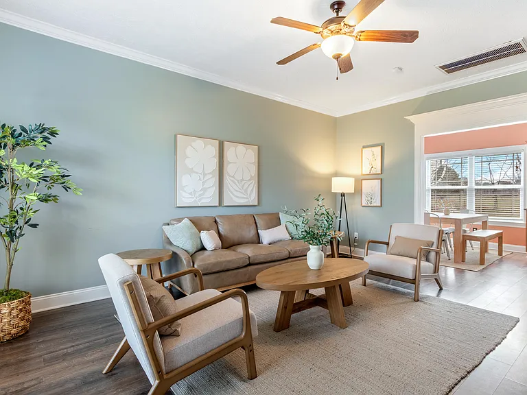 584 Laurel Ln — Photo 13