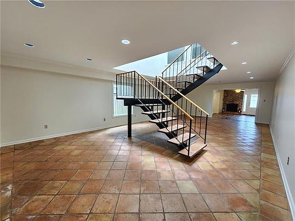 5th image of 6030 Orleans Ave