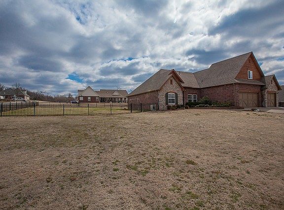 Full decorative fence