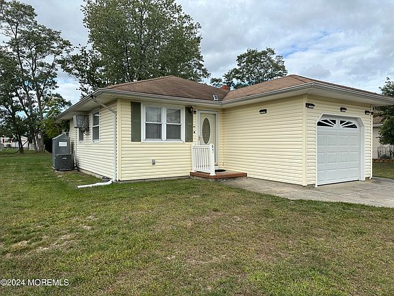 3rd image of 47 Bonaire Drive