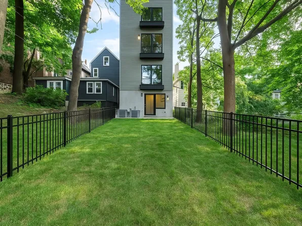 124 Glenwood Avenue image 25 of 34