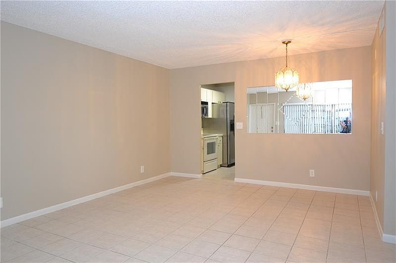 1st image of 10218 Twin Lakes Dr