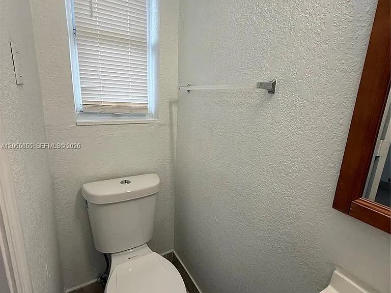 1255 SW 6th St #1 — Photo 4