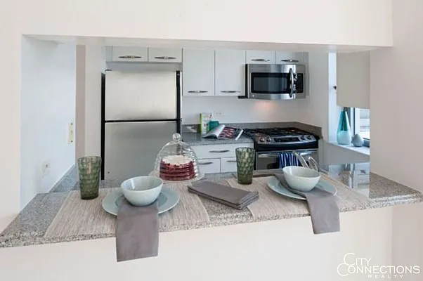 Rented by City Connections Realty | media 4