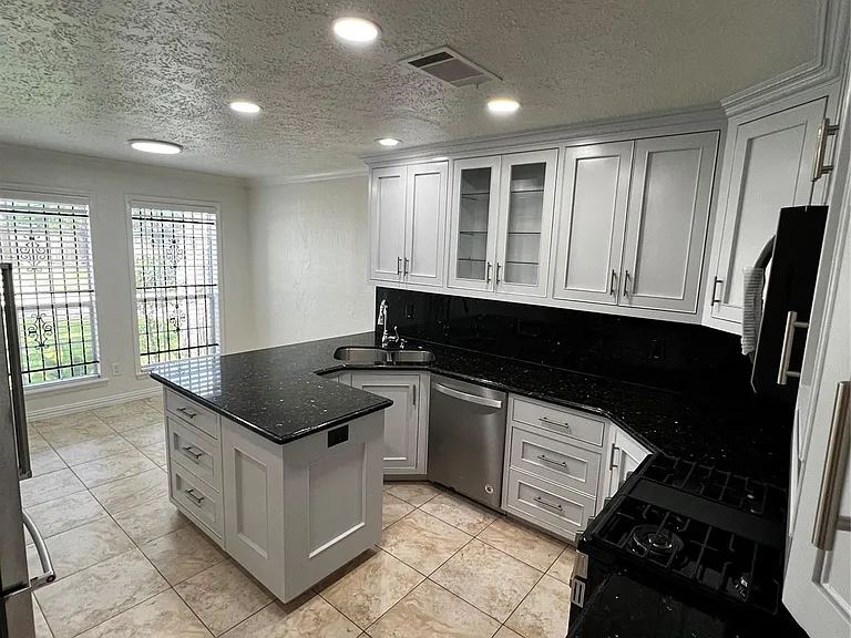 7719 Valera Ln — Photo 4