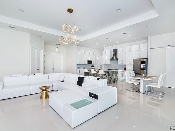 5th image of 4 Rockne Ln