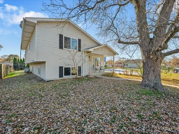 2703 21st St, Zion, IL 60099