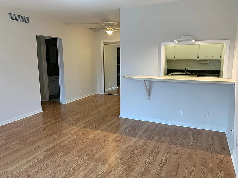 2210 NE 67th St #1221 — Photo 2
