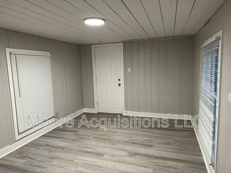 500 W Burrell St — Photo 14