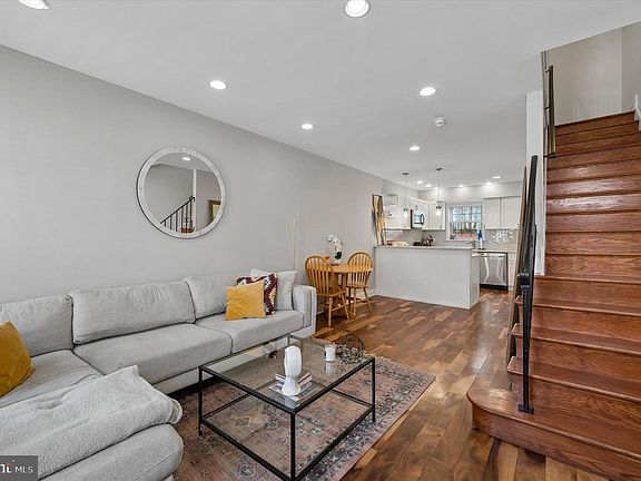 3rd image of 2306 Montrose St