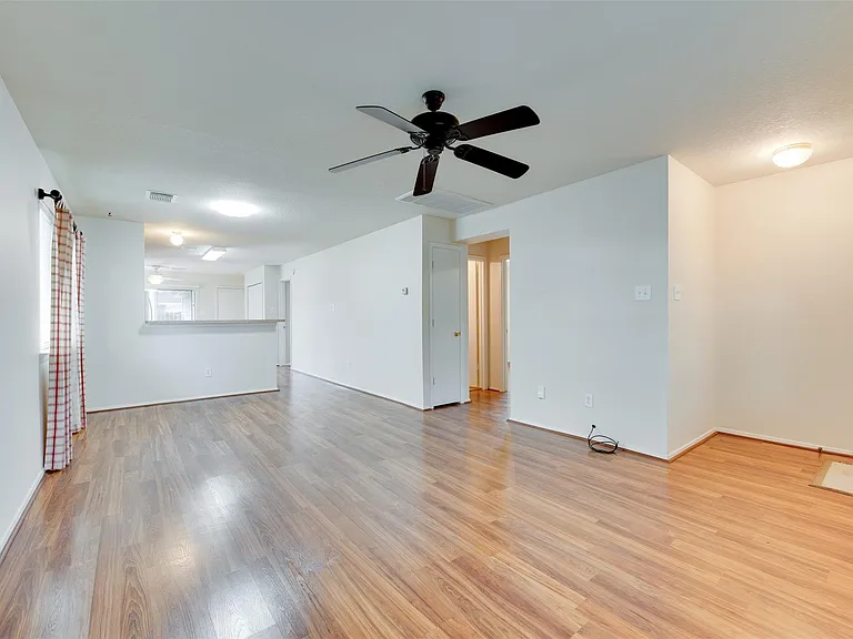 6129 Lone Prairie Way — Photo 4