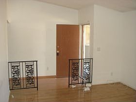 3rd image of 5562 Surrey St