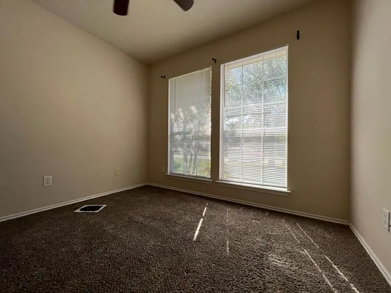 712 Linden Ave — Photo 3