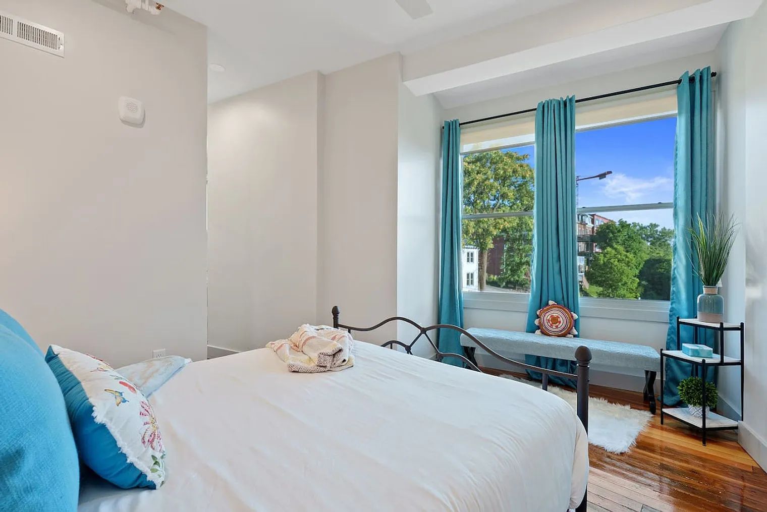 1 bed, 1.0 bath, 861 sqft, $1,891 — Photo 4