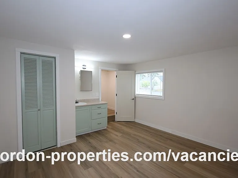 275 S 5th St #B — Photo 11