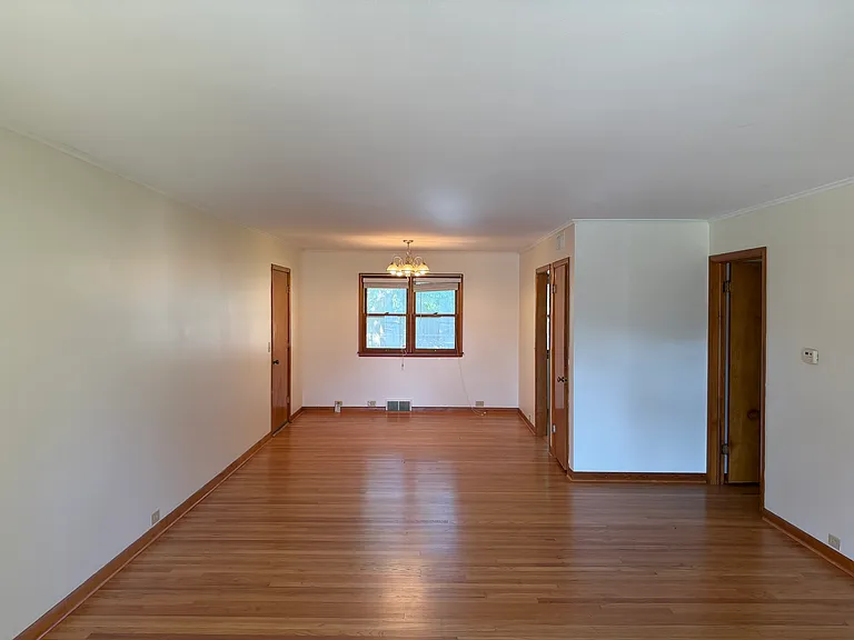 1113 Lincoln Dr — Photo 2