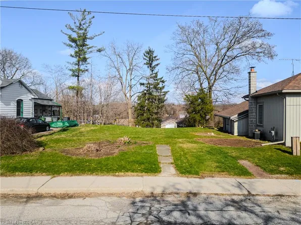 32 Washington St, Brant, ON N3L 2A5