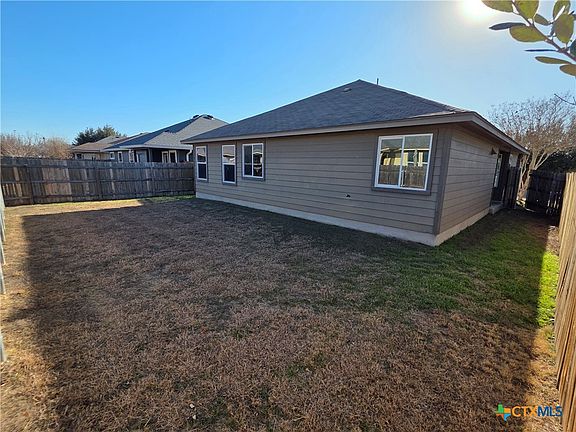 3rd image of 415 Capistrano Dr