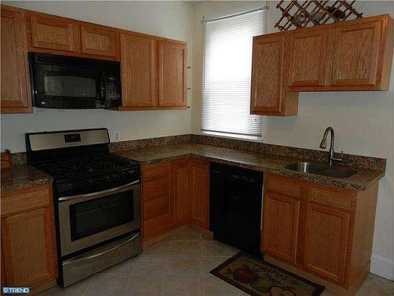 4th image of 511 N Lincoln St