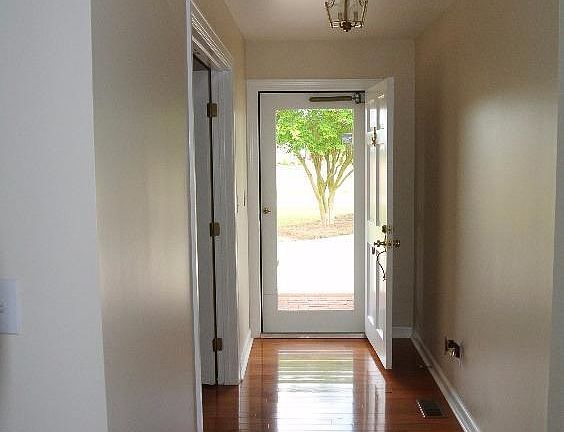 5th image of 114 Lakeview Cir