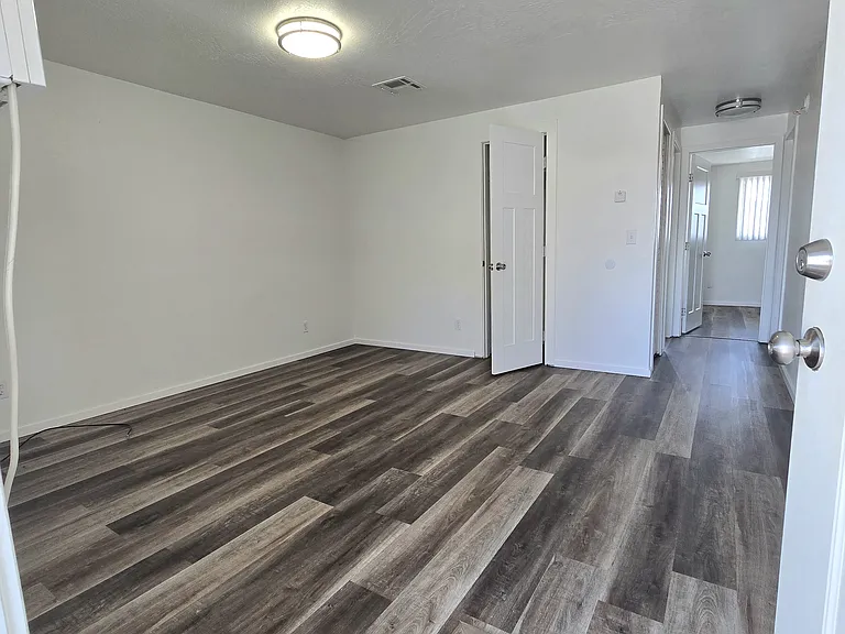 677 Beatty St #8 — Photo 1