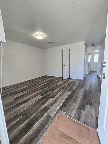 677 Beatty St #8 Photo 1