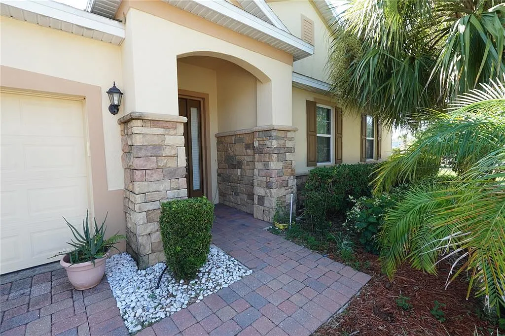 3 bed, 2.0 bath, 1978 sqft, $2,375 — Photo 1