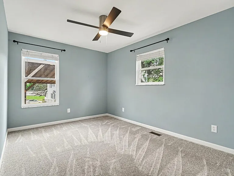17 Washington Ave — Photo 12