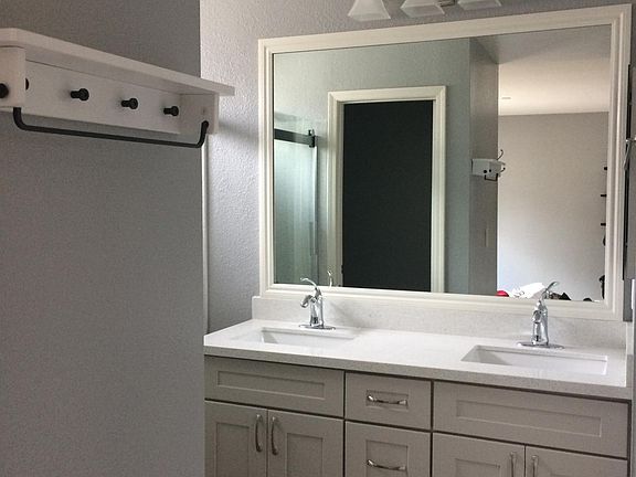 3rd image of 959 La Mesa Trl #C
